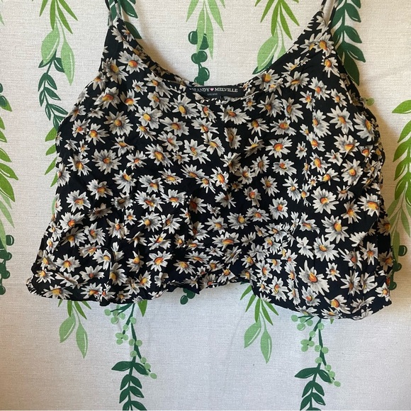 Brandy Melville Flower Short Shirt C2 - Picture 2 of 5
